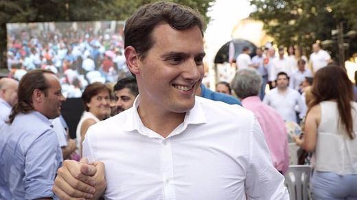 Rivera se abre a pactar medidas puntuales con el PSOE pero sin hacer 