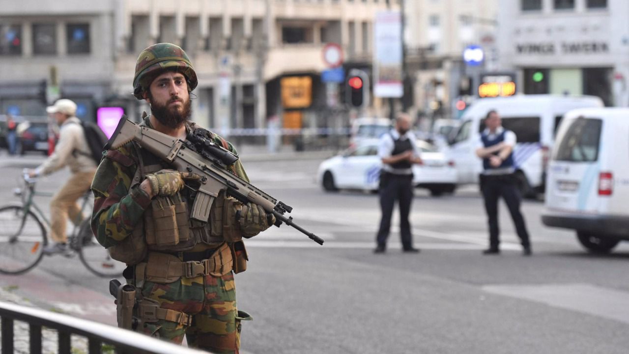 Evitan un atentado en la estación de Bruselas al matar a un terrorista con explosivos