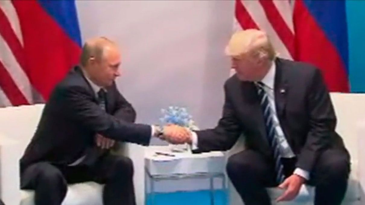Cordialidad entre Trump y Putin en medio de la investigación sobre la influencia rusa en las elecciones de EEUU