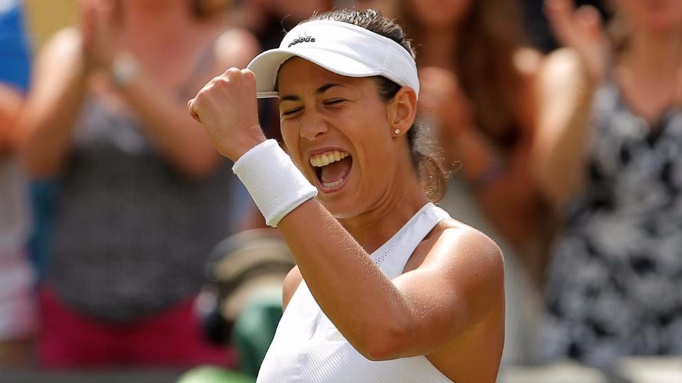 Wimbledon: la 'nueva' Muguruza, dirigida por Conchita Martínez, gana a la número uno del mundo y opta al título