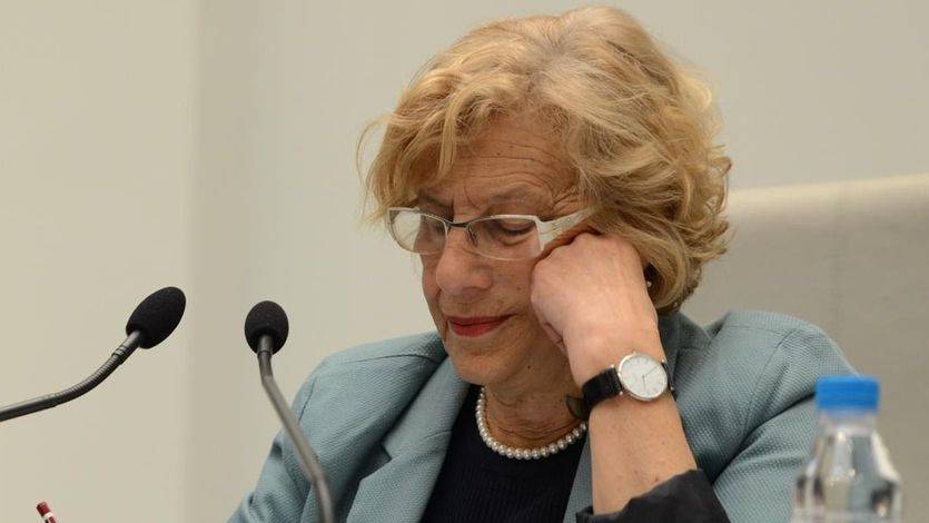 Aparecen pintadas contra la alcaldesa de Madrid, Manuela Carmena, en un monumento antifascista