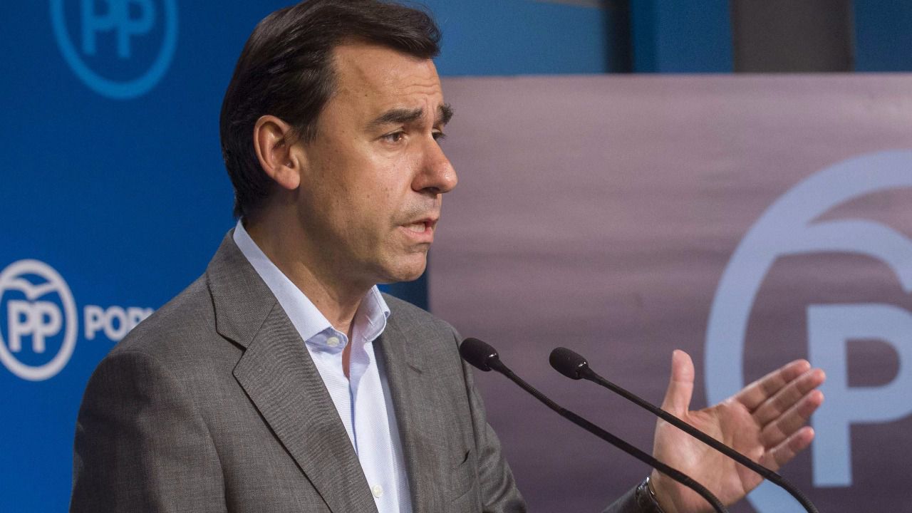 Maíllo acusa al PSOE de querer "dinamitar la propia Constitución" con su propuesta de reforma