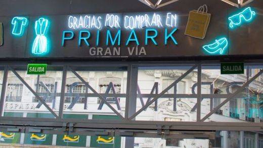 Unas chanclas de Primark contenían un compuesto químico relacionado con el cáncer de pulmón y de piel