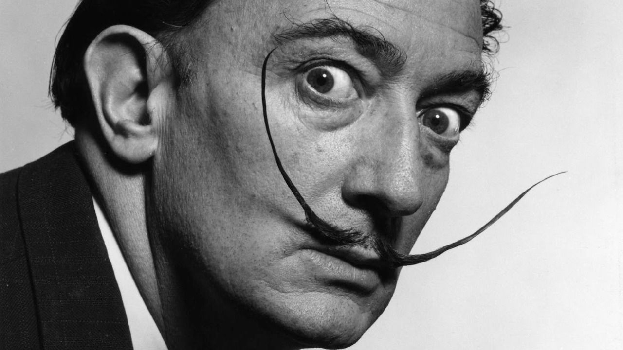 Llega la exhumación de Dalí, que divide opiniones en España