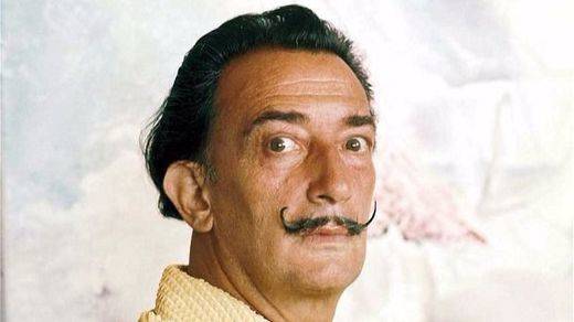 Exhumados los restos de Dalí tras 4 horas de tareas