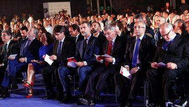 Don Felipe ocupa su lugar en la fila de honor en los actos conmemorativos de los 25 años de los Juegos Olímpicos de Barcelona