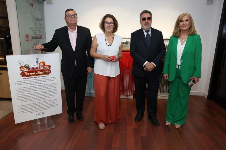 Exposición 'toca la radio' de la ONCE