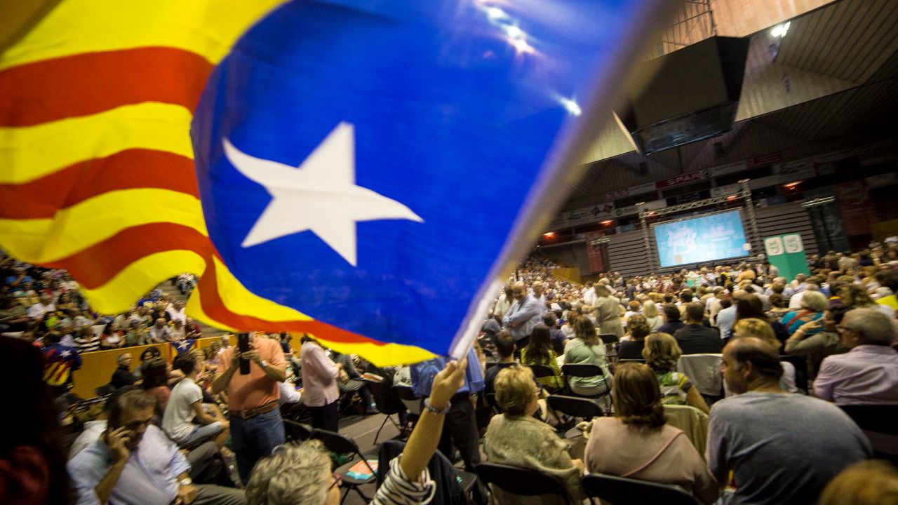 Los empresarios catalanes consideran la ley del referéndum un intento de "golpe de Estado"