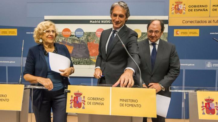 Manuela Carmena, Íñigo de la Serna y Antonio Béjar, en la presentación de 'Madrid, nuevo norte'.