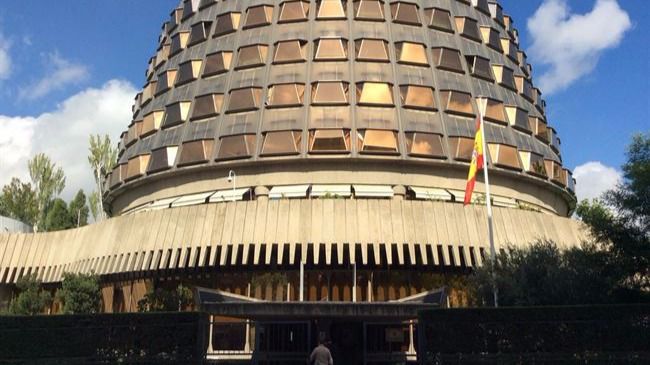 El Govern catalán sí cree en la Constitución... para recurrir al Tribunal Constitucional la paralización de su reforma del Parlament