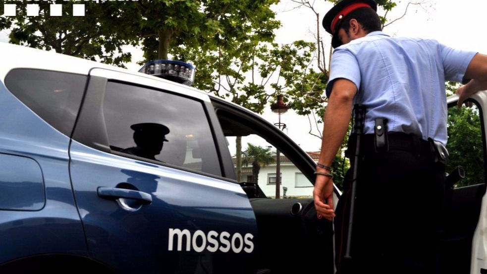 &gt; Los Mossos mataron a un posible terrorista tras saltarse un control en la Diagonal
