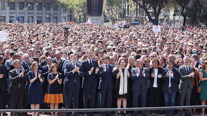 El Rey, Gobierno y Generalitat juntos en el homenaje a las víctimas de los atentados en Cataluña