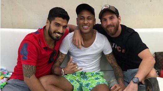¿Se queda?: Messi, con su renovación en el aire, disfruta del reencuentro con Neymar y Suárez