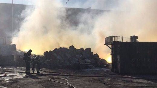 Tres municipios de Madrid, en alerta por una nube de humo tóxica