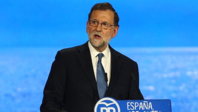 Rajoy, a los alcaldes catalanes: "Tienen detrás al Estado"