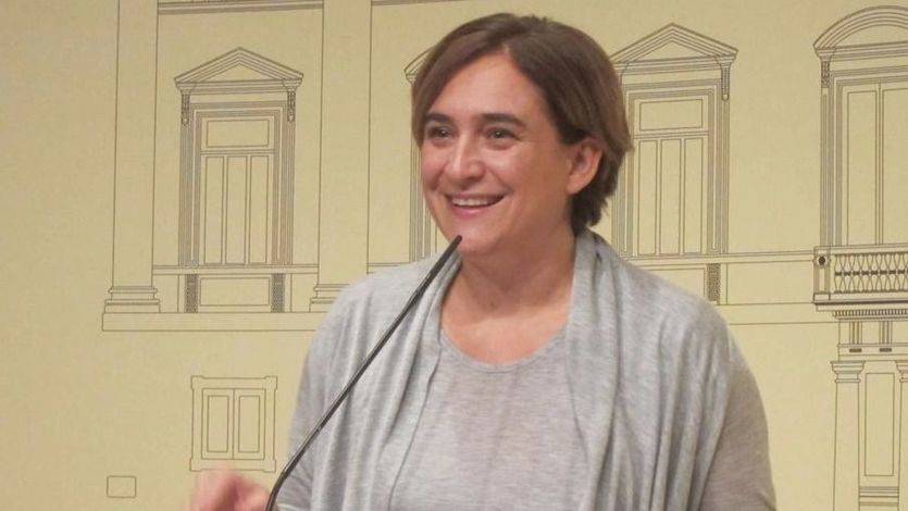 La Fiscalía no encuentra forma de actuar contra Ada Colau por su ambigua postura con el referéndum