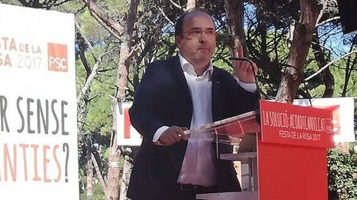 > Los socialistas no romperán el pacto con Colau, pero se distancian