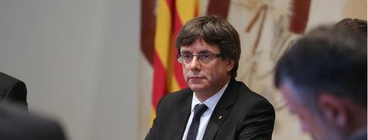 Puigdemont, inasequible al desaliento, publica los colegios electorales para votar el 1-O