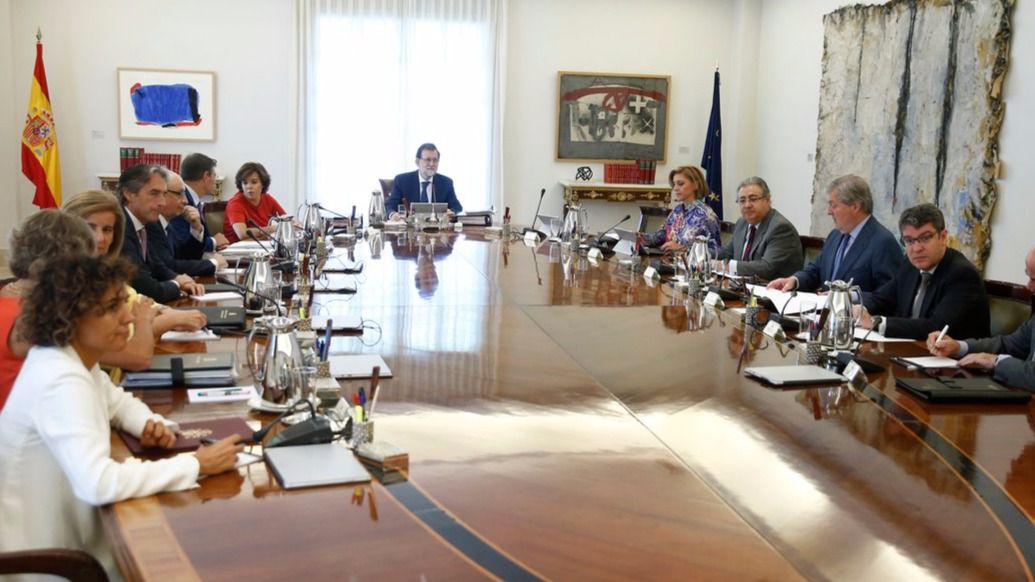 El Gobierno reúne un gabinete de crisis para afrontar los últimos retos de la Generalitat para celebrar el referéndum