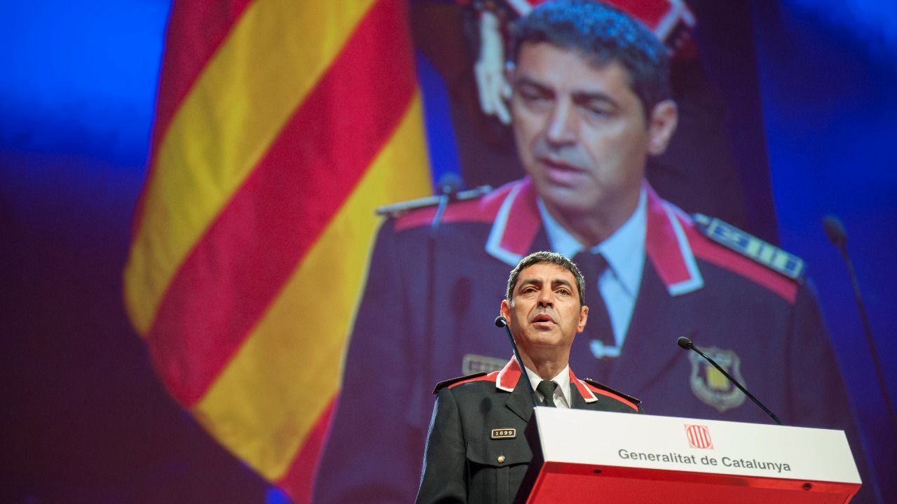 Trapero ordena a los Mossos cerrar colegios y requisar urnas evitando la violencia