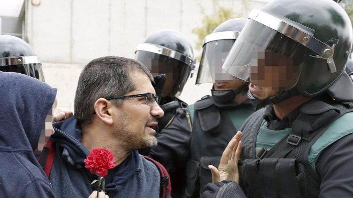 Los vídeos e imágenes más brutales del referéndum en Cataluña