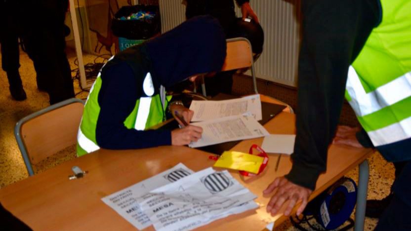 La Policía y la Guardia Civil sólo lograron cerrar 92 colegios electorales en toda Cataluña