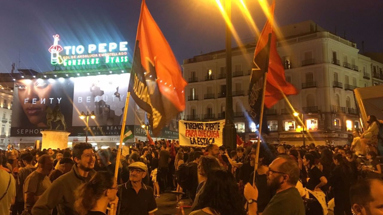 Un centenar de madrileños se manifiestan en solidaridad de los catalanes que querían votar