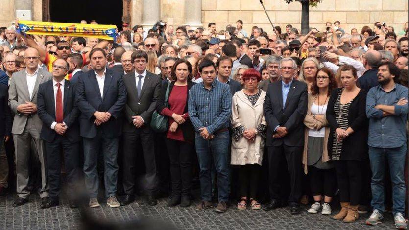 El Govern y Colau encabezan la protesta por las cargas policiales del 1-O en el Palau