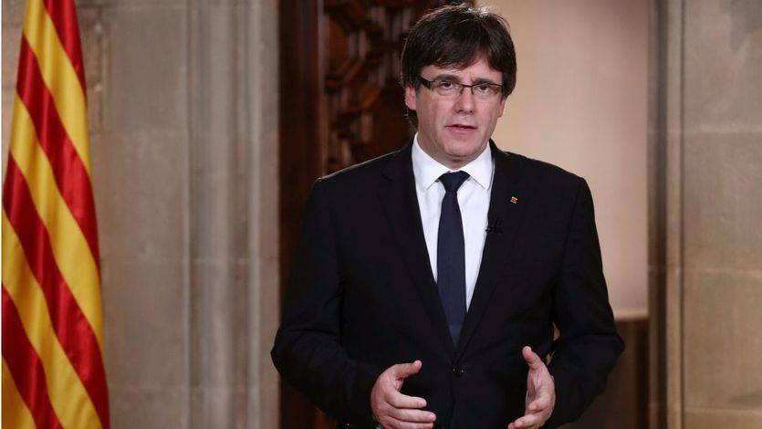 Puigdemont trata de regatear al Constitucional retrasando un día su comparecencia en el Parlament
