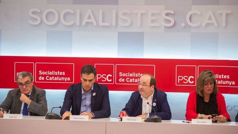Pedro Sanchez con Miquel Iceta y la ejecutiva del PSC