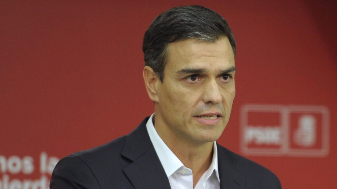 Y Sánchez volvió a esconderse... el líder del PSOE no dio la cara ante los medios tras la declaración de Puigdemont