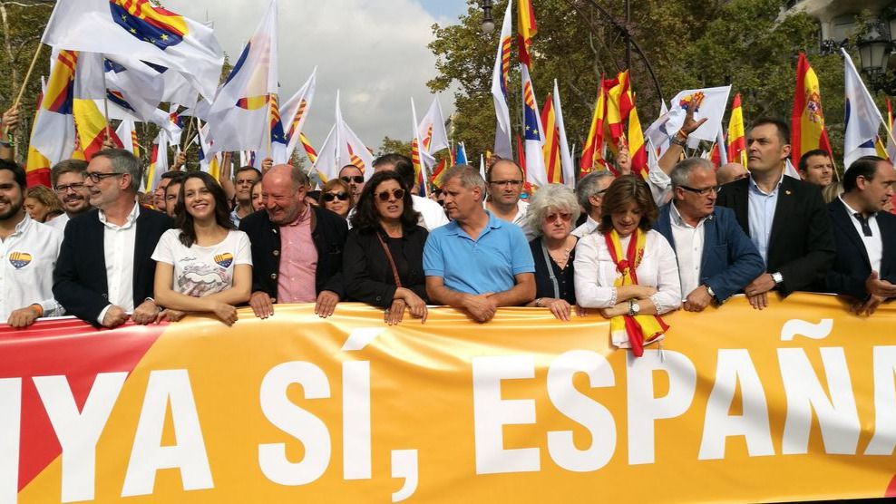 Marcha por la unidad territorial en Barcelona el Día de la Fiesta Nacional
