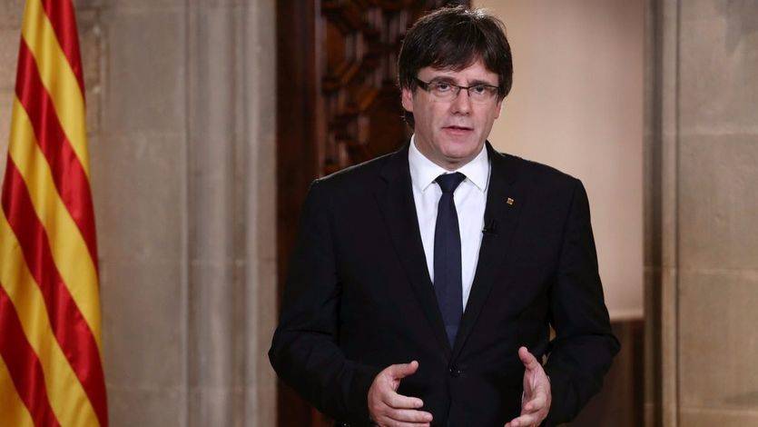 Puigdemont denuncia un 'golpe' en Cataluña, pero evita amenazas independentistas