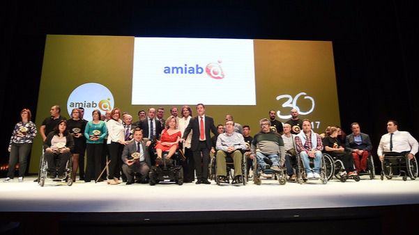 El presidente de Castilla-La Mancha, Emiliano García-Page, preside la gala con motivo del XXX Aniversario de la Asociación de Personas con Discapacidad de Albacete (AMIAB)
