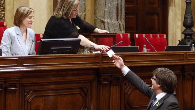 Puigdemont avisa de que ahora llega lo difícil: 'Vienen horas en que a todos nos tocará mantener el pulso'