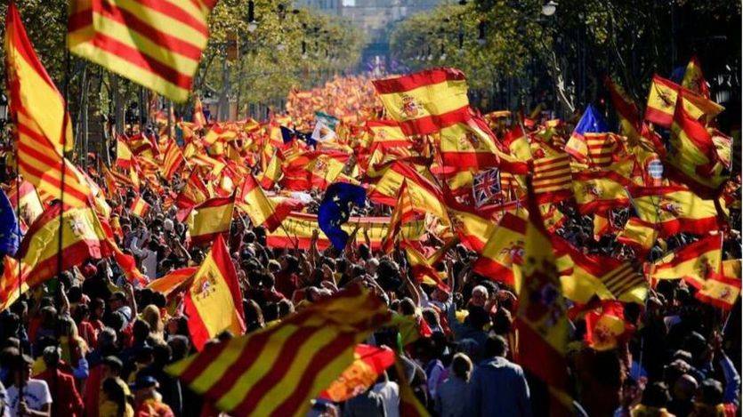 Barcelona proclama 'todos somos Cataluña' en la marcha por la unidad nacional