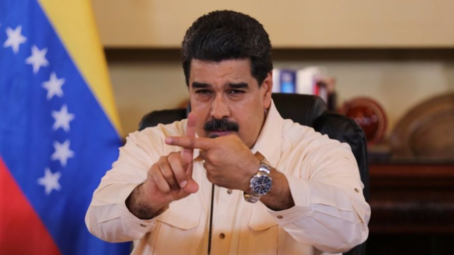 Maduro amenaza a la oposición con inhabilitarla si rechazan participar en las municipales
