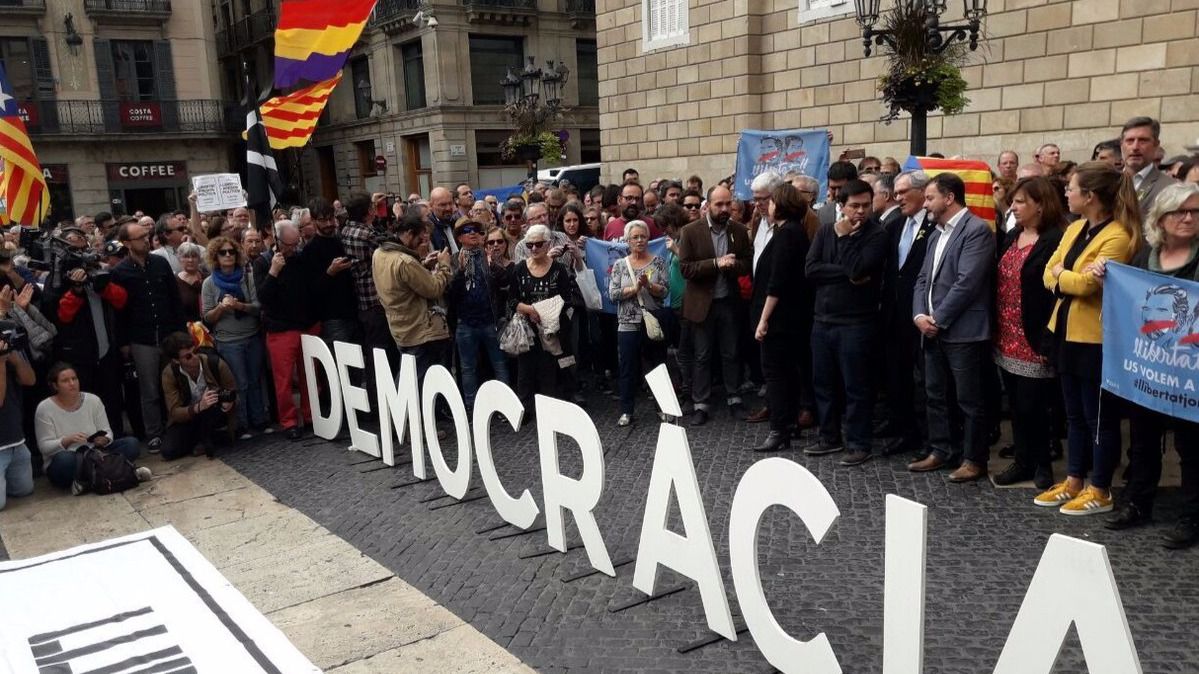 La izquierda pide "libertad de los presos políticos" y se aleja de los 'constitucionalistas' PP-PSOE-Cs