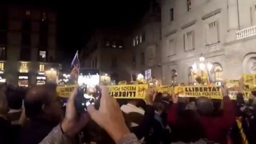 Manifestación en la plaza Sant Jaume por la libertad de los presos del procés