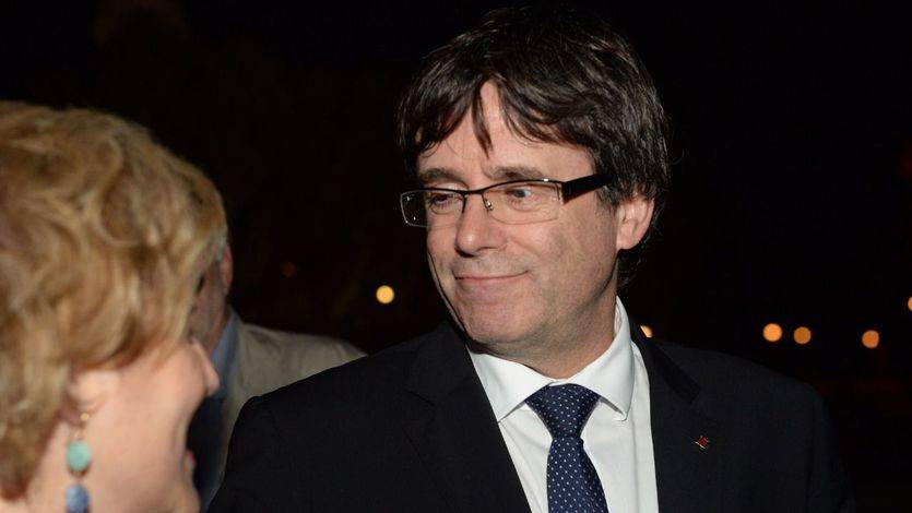 Puigdemont ya está preso: él y sus ex consellers se entregan voluntariamente para evitar la imagen de la derrota