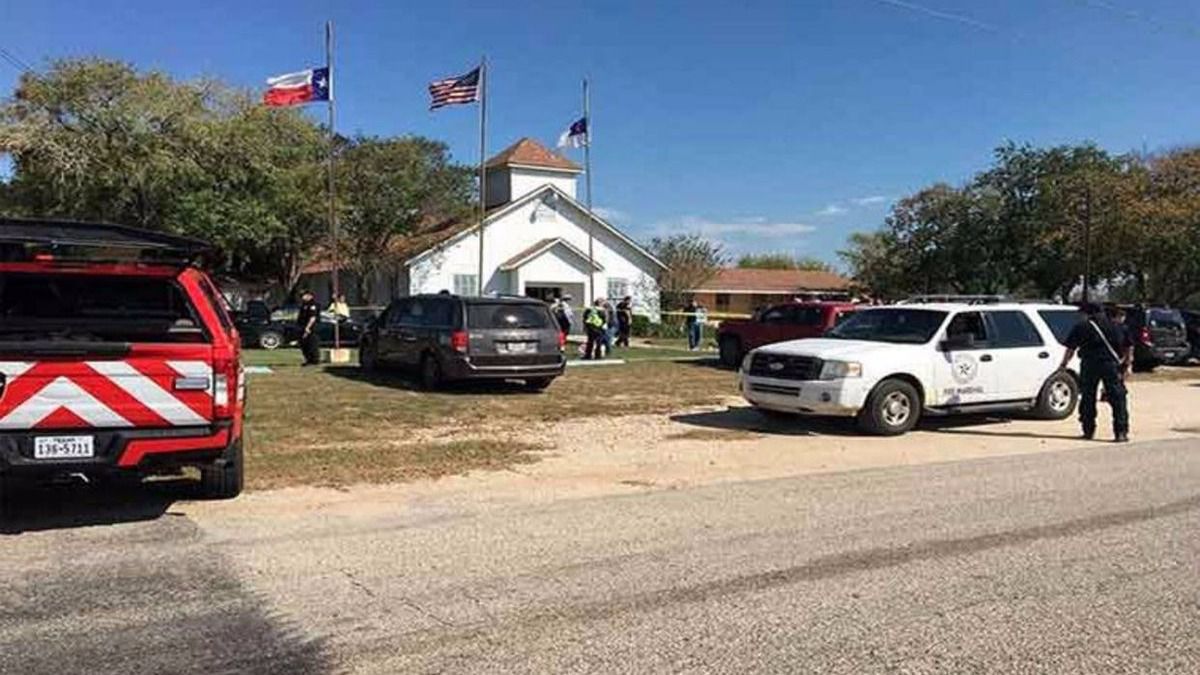 Otro tiroteo en EEUU acaba con decenas de vidas: 26 muertos en una iglesia baptista de Texas