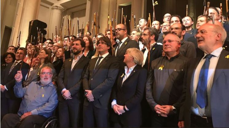 Puigdemont: 'Señores Juncker y Tajani, ¿aceptarán el resultado de las elecciones?'