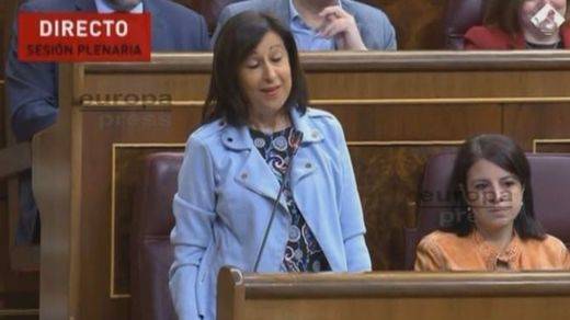 Lapsus de la portavoz del PSOE en el Congreso sobre los 'años de dictadura'