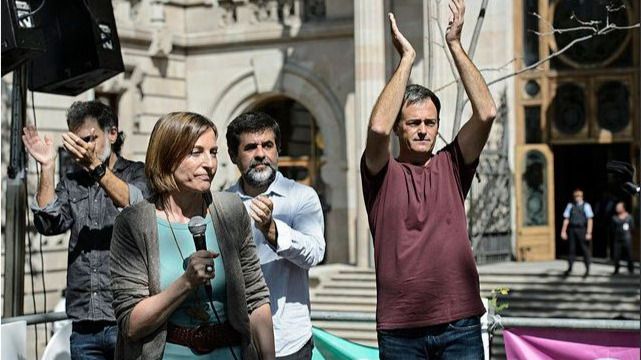 Forcadell sale de prisión tras depositar una fianza 'donada' por los seguidores independentistas de la ANC