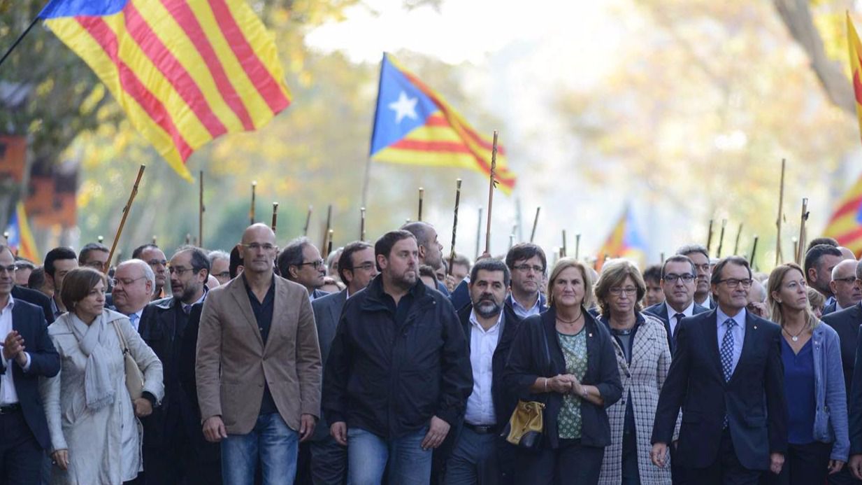 La trampa de los partidos catalanes en sus programas electorales: no renunciarán a la independencia