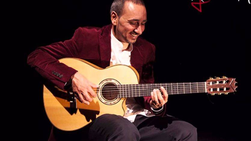 El más original homenaje a Eduardo Galeano con la magnífica guitarra de Rycardo Moreno