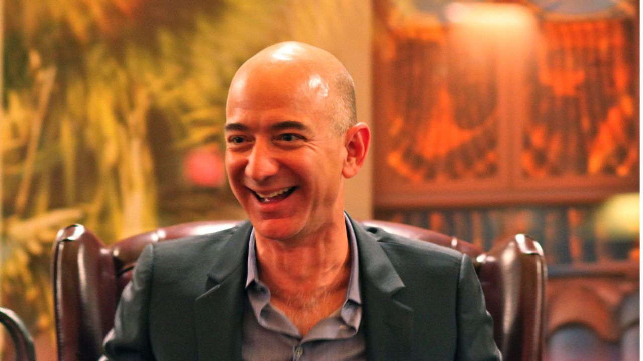 Jeff Bezos, fundador de Amazon, ya es el hombre más rico del mundo gracias al 'Black Friday'