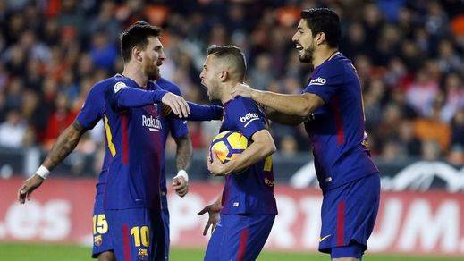 El Barça salva un punto en Mestalla tras el gol fantasma más claro del mundo (1-1)