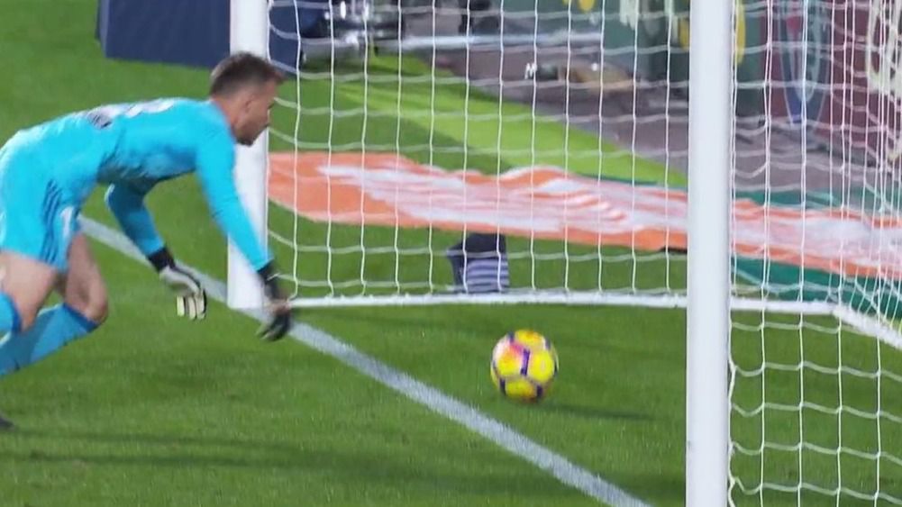 El gol de Messi que todo el mundo vio pero que el asistente y el árbitro se tragaron (vídeo y memes)
