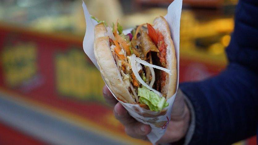 El Europarlamento zanja la polémica: 'La UE no va a prohibir los kebabs'